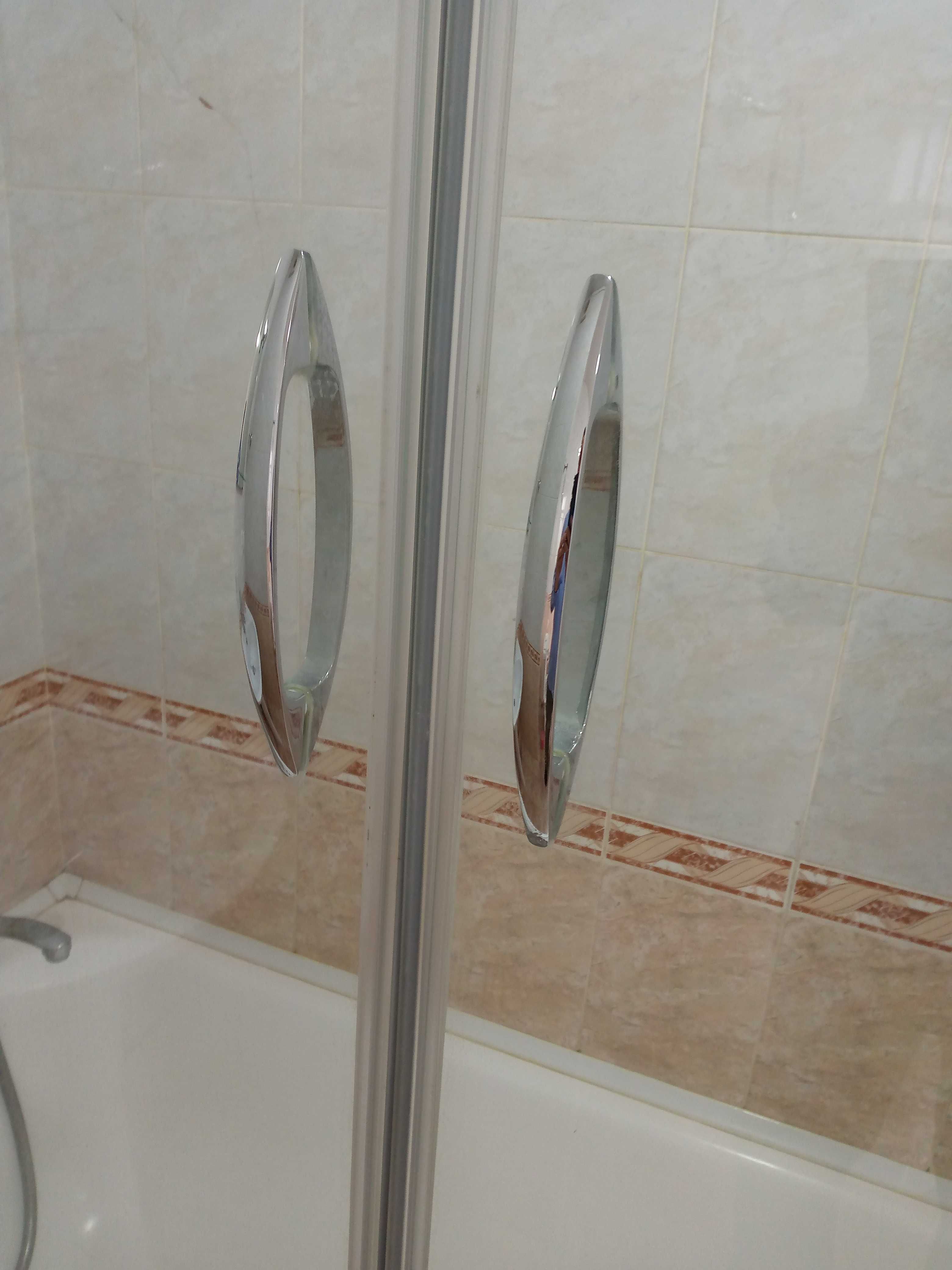 Готовая стеклянная перегородка 168х160см для ванны, двери роликовые