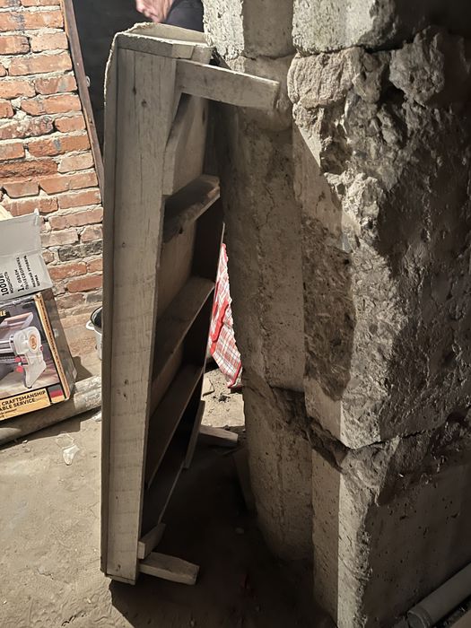 Продаю небольшой напольный стол