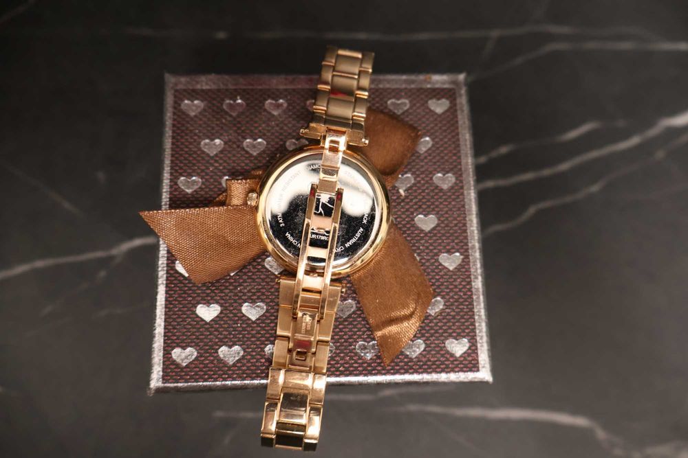 Дамски часовник Burgi, нов