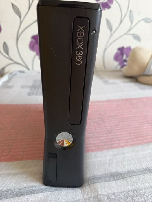 Vand Xbox 360 (pretul nu se negociaza )