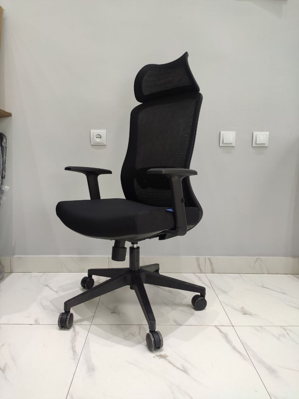 Офисное кресло модель Burgon black