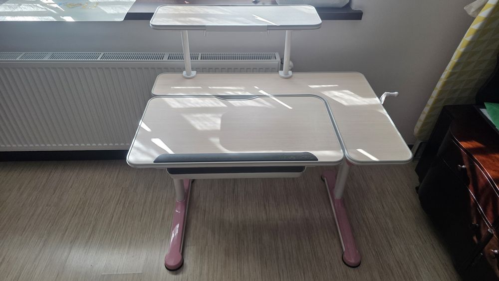 Birou copii Wisdom cu scaun ergonomic impecabil