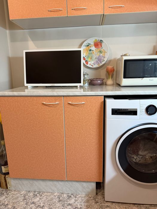 Шкафове и плот за кухня + мивка + печка