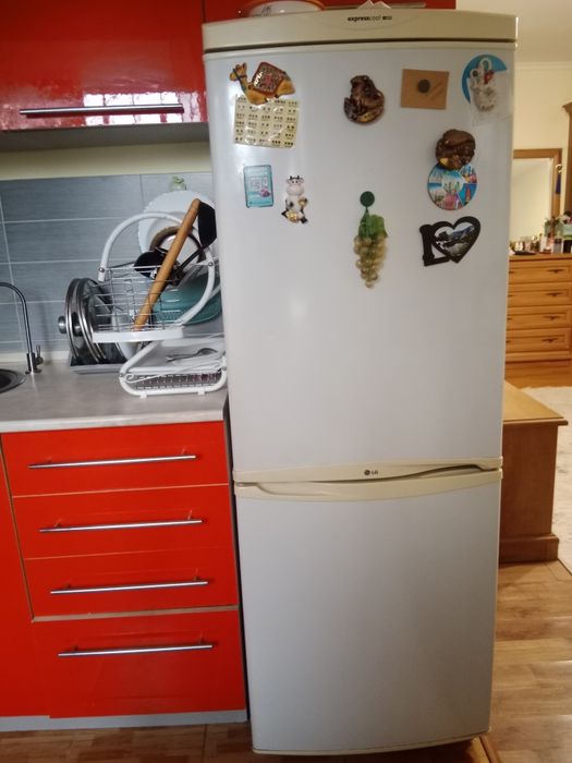 Холодильник LG, в отличном состоянии