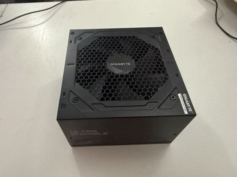 Sursa GIGABYTE UD750GM, 80+ Gold, 750W [ GP-UD750GM ]