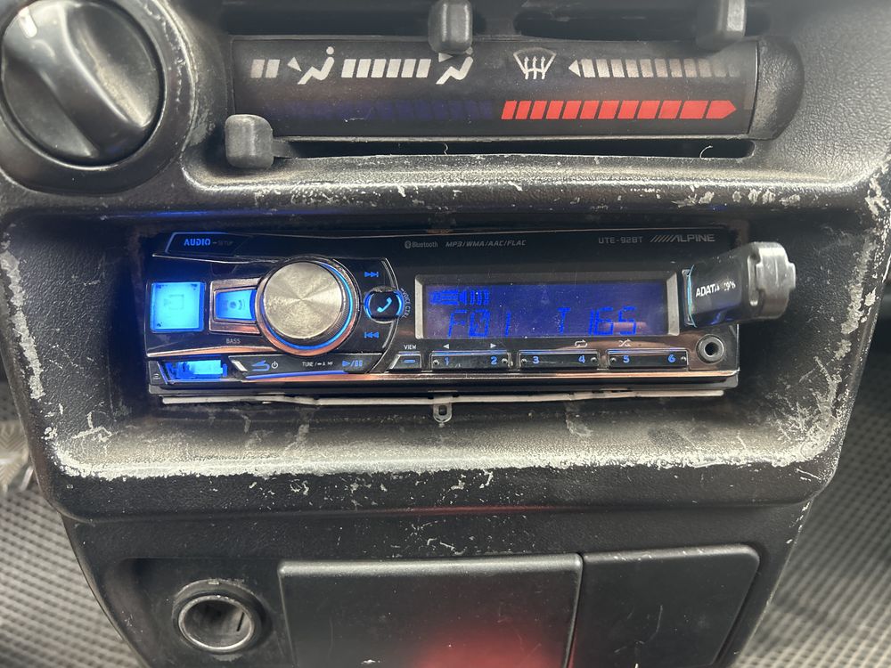 Магнитофон Alpine UTE 92BT