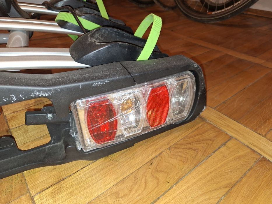 Suport carlig pentru 3 biciclete