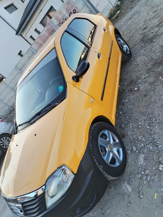 Vând Dacia Logan