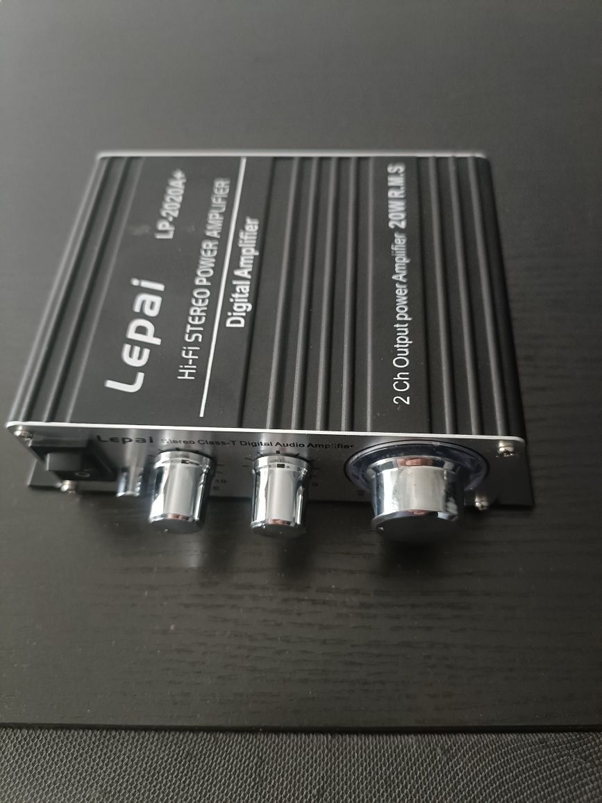 Lepai LP 2020A, amplificator stereo 2 canale, 20W RMS, alimentare 12V.