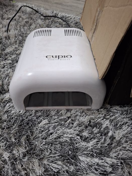 Vând aparat de de unghii semipermanentă