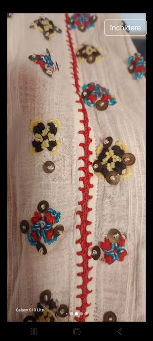 Ie tradițională veche, cusuta manual cu margele și paiete