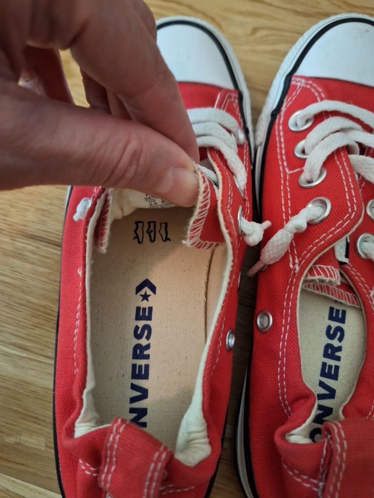 De vânzare tenesi Converse, mărimea 36