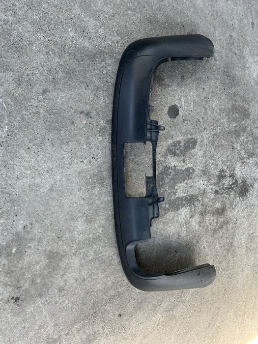 Fusta spoiler bara spate passat b6 break cu decupaj pentru carlig
