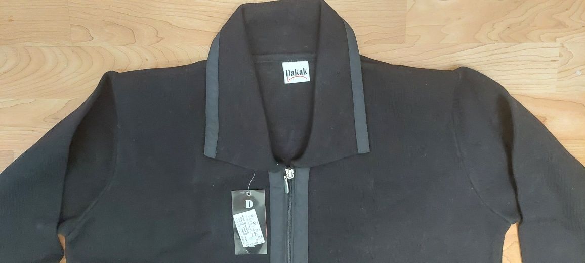 НОВО дамско елегантно сако,р-р 44, бяла блуза и черна жилетка