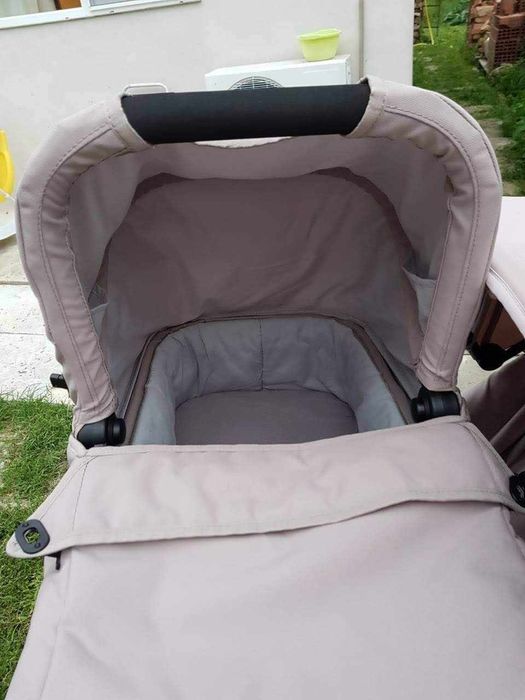 Количка за близнаци