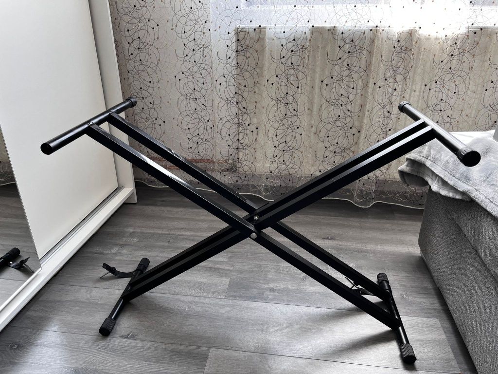 Vând stativ orga nou