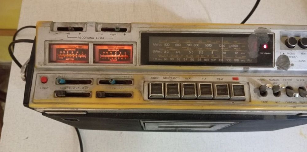 Vând radio casetofon Philips 90AR