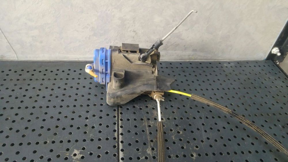 Broasca usa stanga spate audi a4 b5 8d 8d0839015a