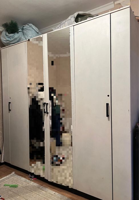 Шкаф- шифоньер комодпен сатылады. Бағасы 15 мың тнг Жағдайы жаксы