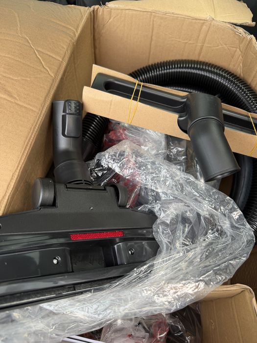 Aspirator fara sac, 700w, capacitate 1.5 litri, accesorii multiple