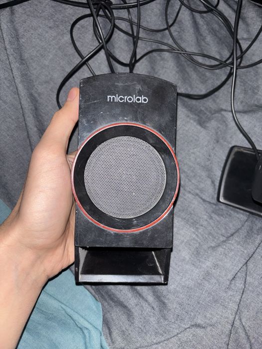 продам рабочую акустическую систему Microlab M111