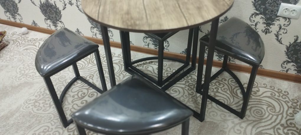Продаются стол стуля