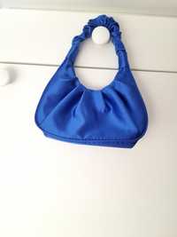 Красивая синяя сумка на застёжках