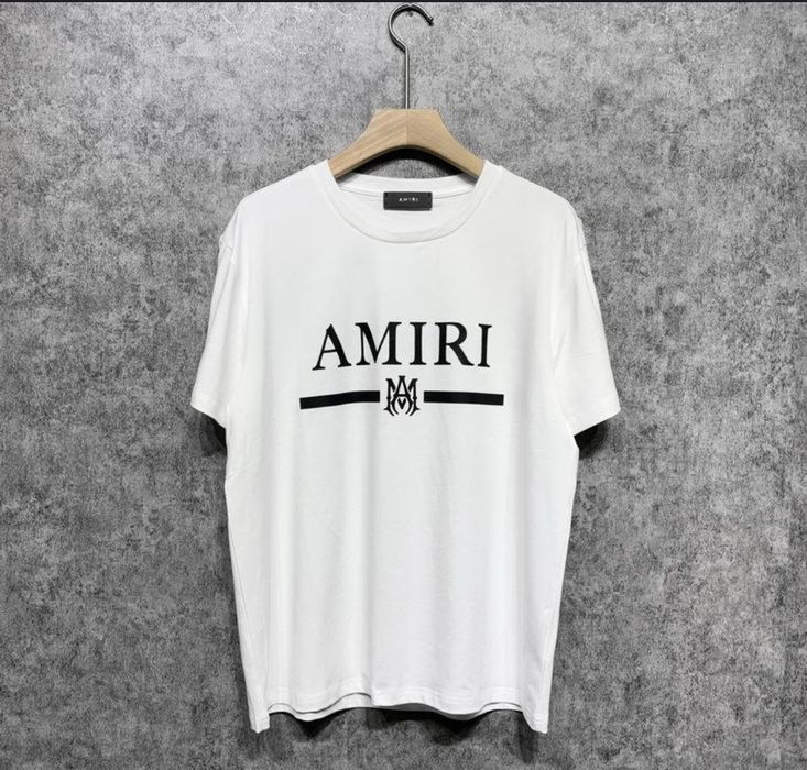 Vând tricou Amiri