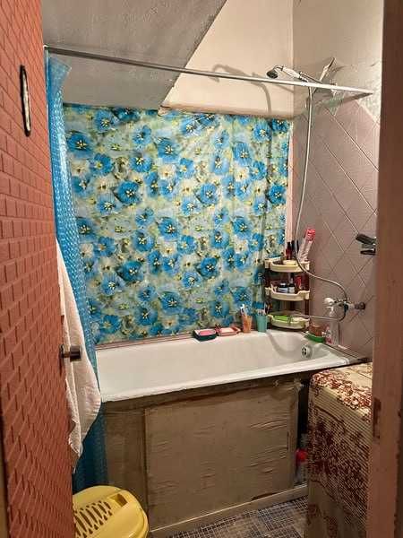 Сдаётся 2-комнатная квартира  возле 151 школы на короткий срок