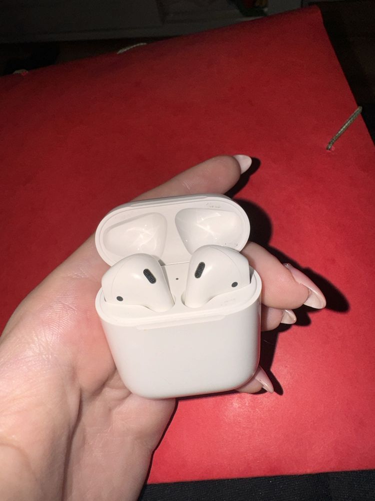 Apple Airpods A2