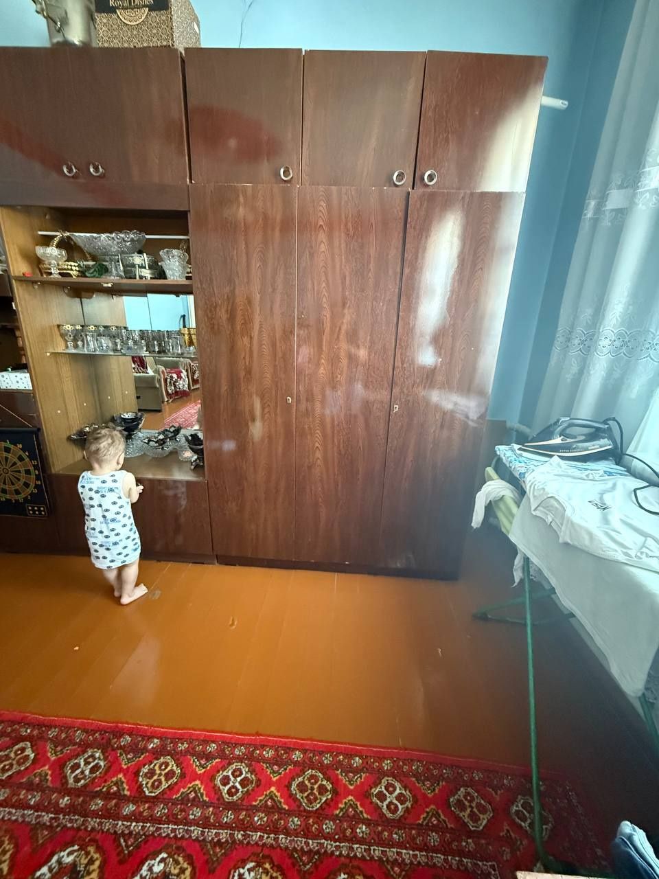 Палированный стенный шкаф