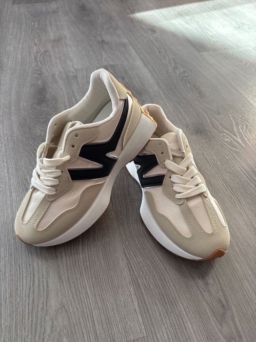 Спортни бели кецки