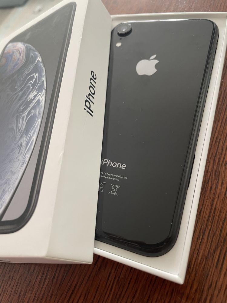 Iphone Xr Black. 64 GB. Почти новый