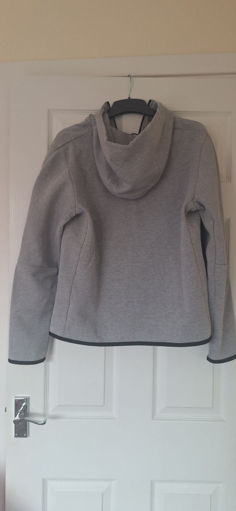 NIKE tech fleece оригинално С/ М размер-като ново