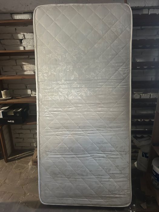 Продавам матраци 90/190