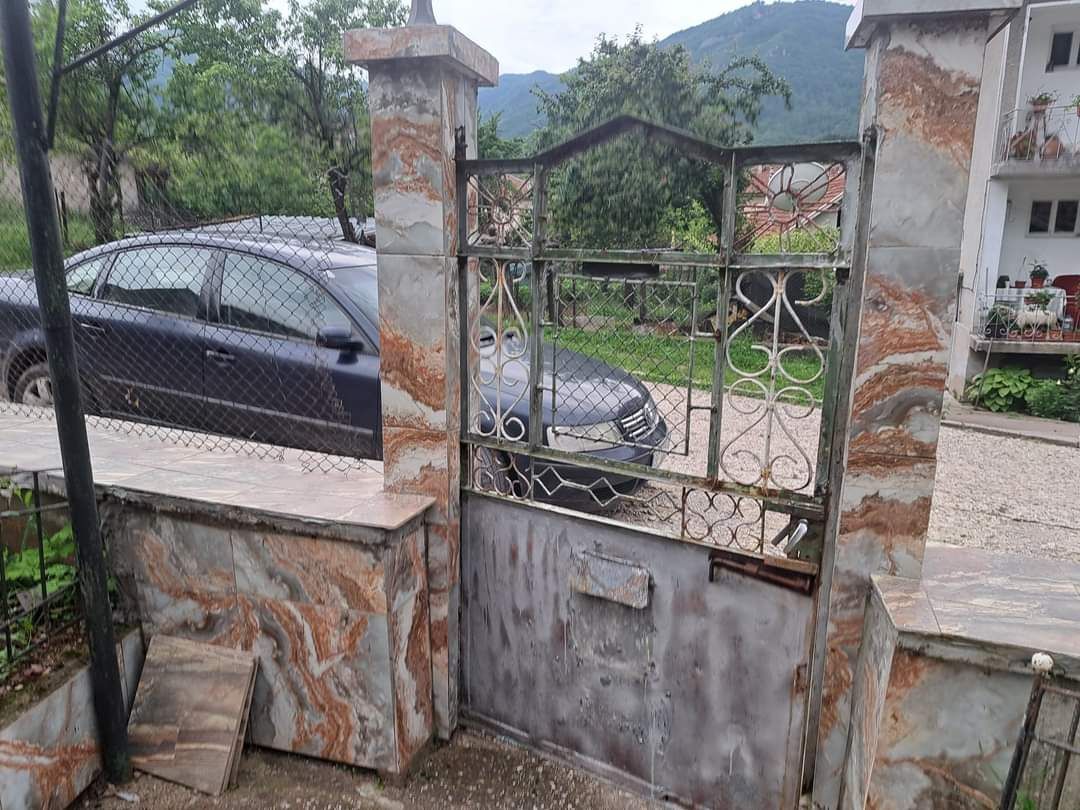 Направа на всякакъв вид покриви, градински бараки, навеси, барбекюта!