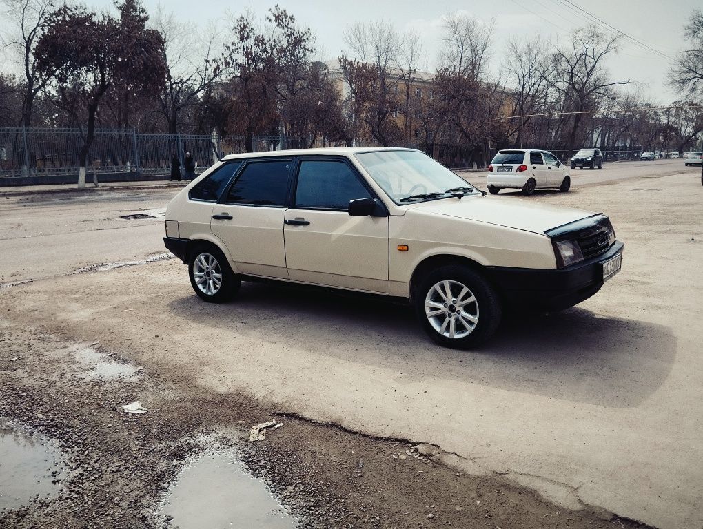 Lada 2109 Srochno sotiladi