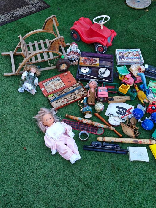 Lot de antichități și obiecte vechi din perioada comunismului,rarități