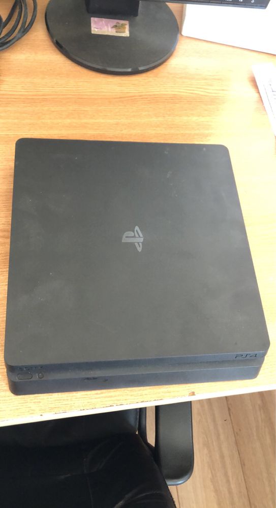 Vand ps4 pro de 1 tb