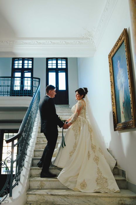 Mireasa rochie din Colectia Andre Nicolas model 2023 material tafta