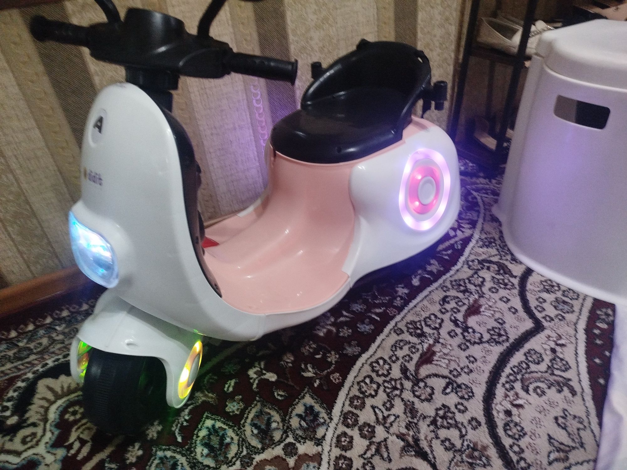 Elektron moped sotiladi
