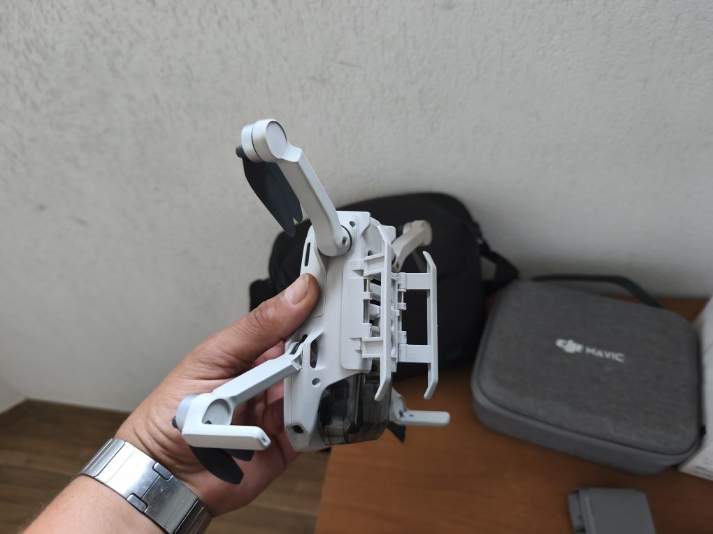 DJI mini 2 SE drone