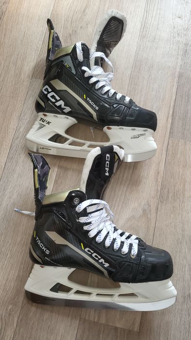 Продам профессиональные хоккейные коньки ссм  asv