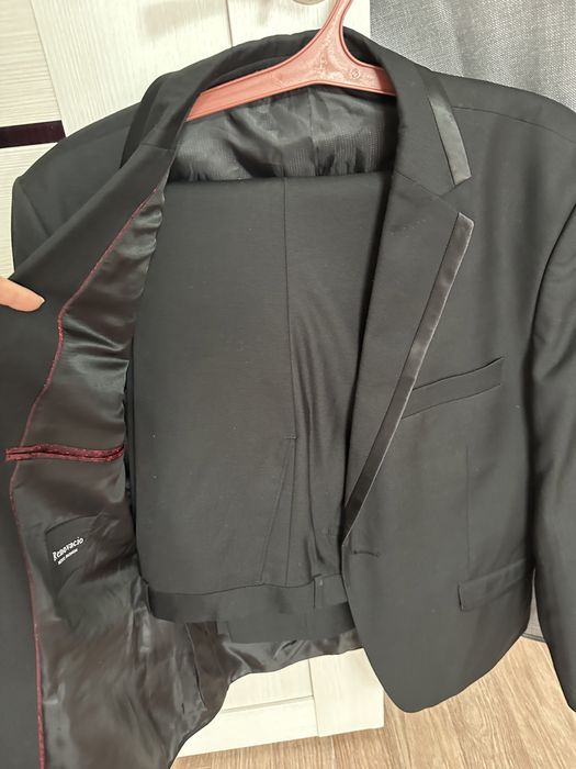 Продается костюм новый!