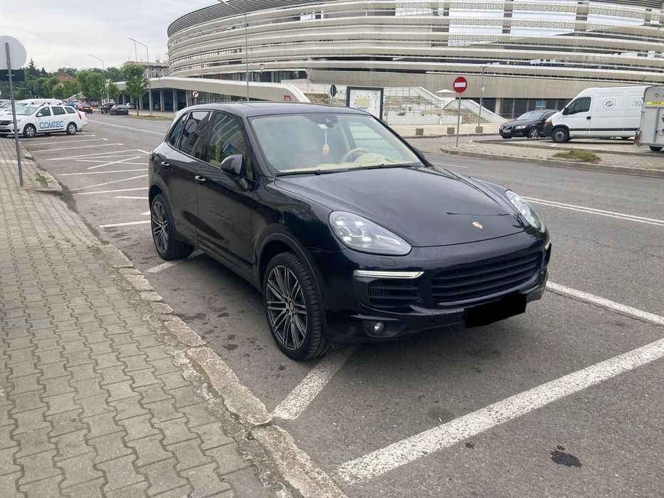 Porsche Cayenne mașina este impecabilă