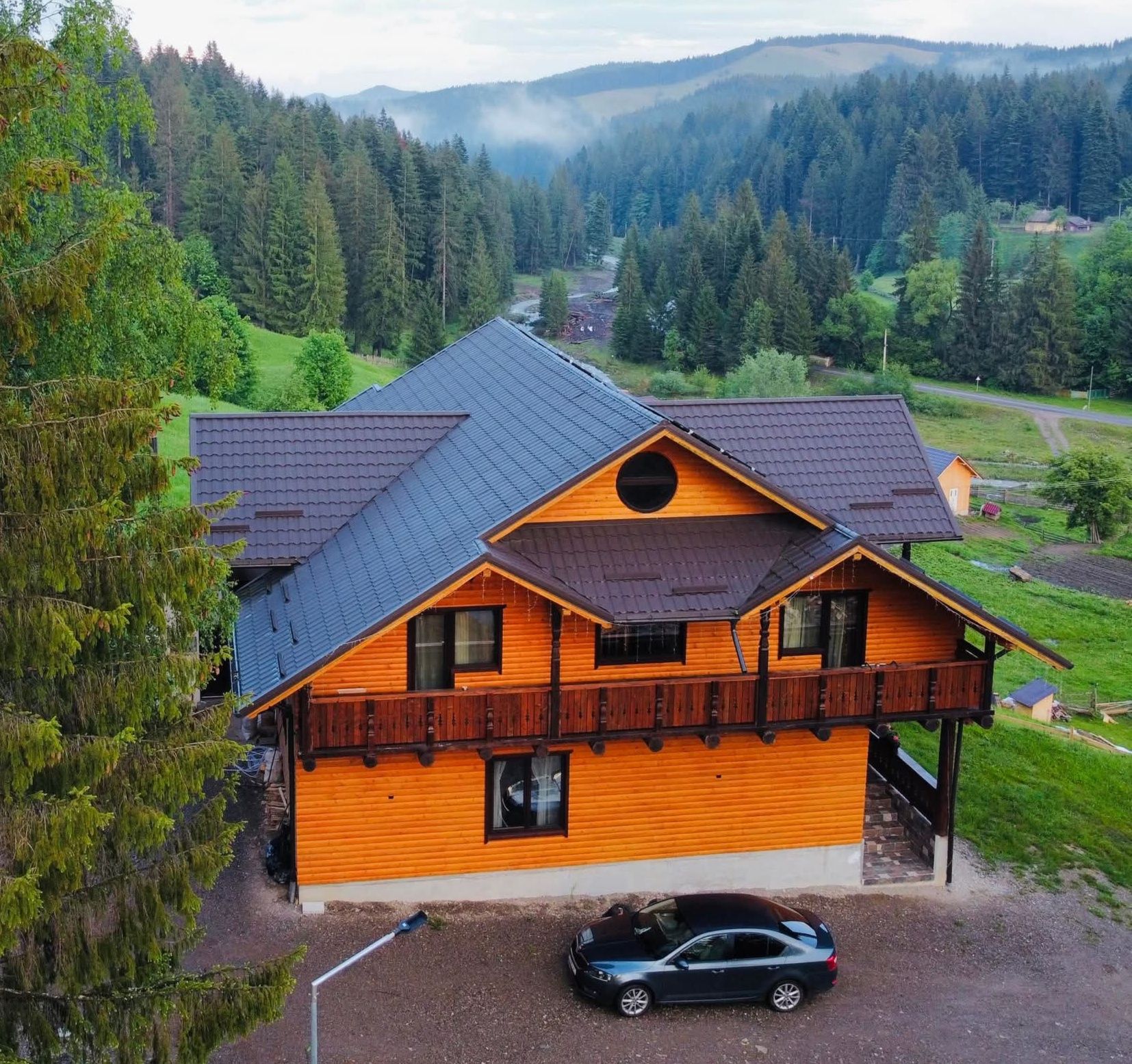 Cabane și A-FRAME la Daniel
