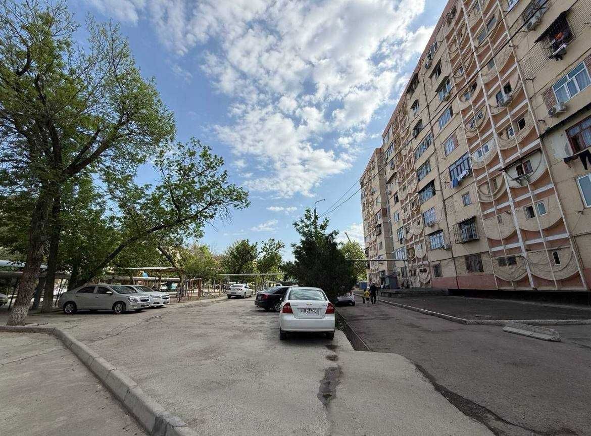 СРОЧНО !! Продается квартира в Яшнабаде 1/6/9 ( 30 кв/м ) Оханграбо