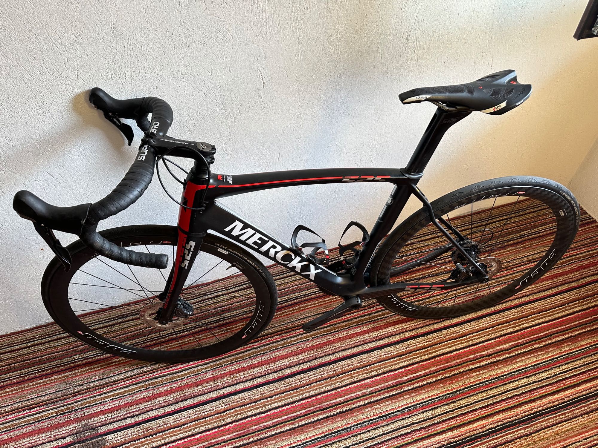Карбонов шосеен Merckx EM 525 велосипед