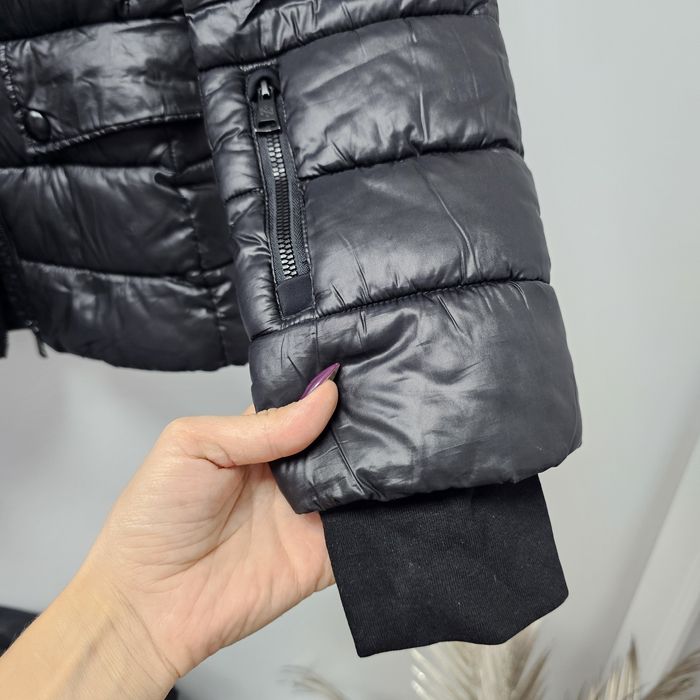 Късо зимно яке черен цвят М размер с естествен косъм