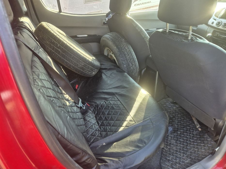 Mitsubishi L200 2010 2.5 manual volan dreapta